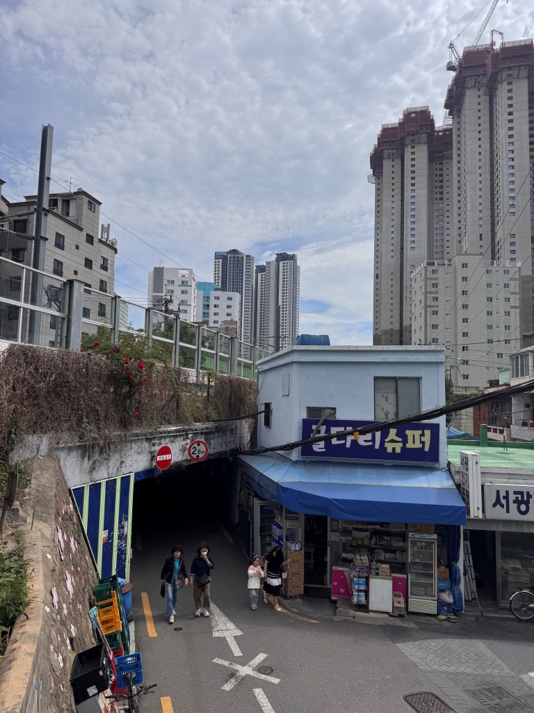 오래된 흑백 사진 풍경 같은 마을을 서면에서 만났다이미지
